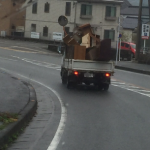 不用品回収雨中福岡で走行中　片付け隊