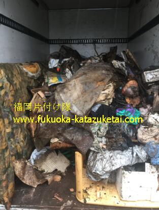 柳川市の一軒家丸ごと片付けで2トン車に積み込んだ不用品
