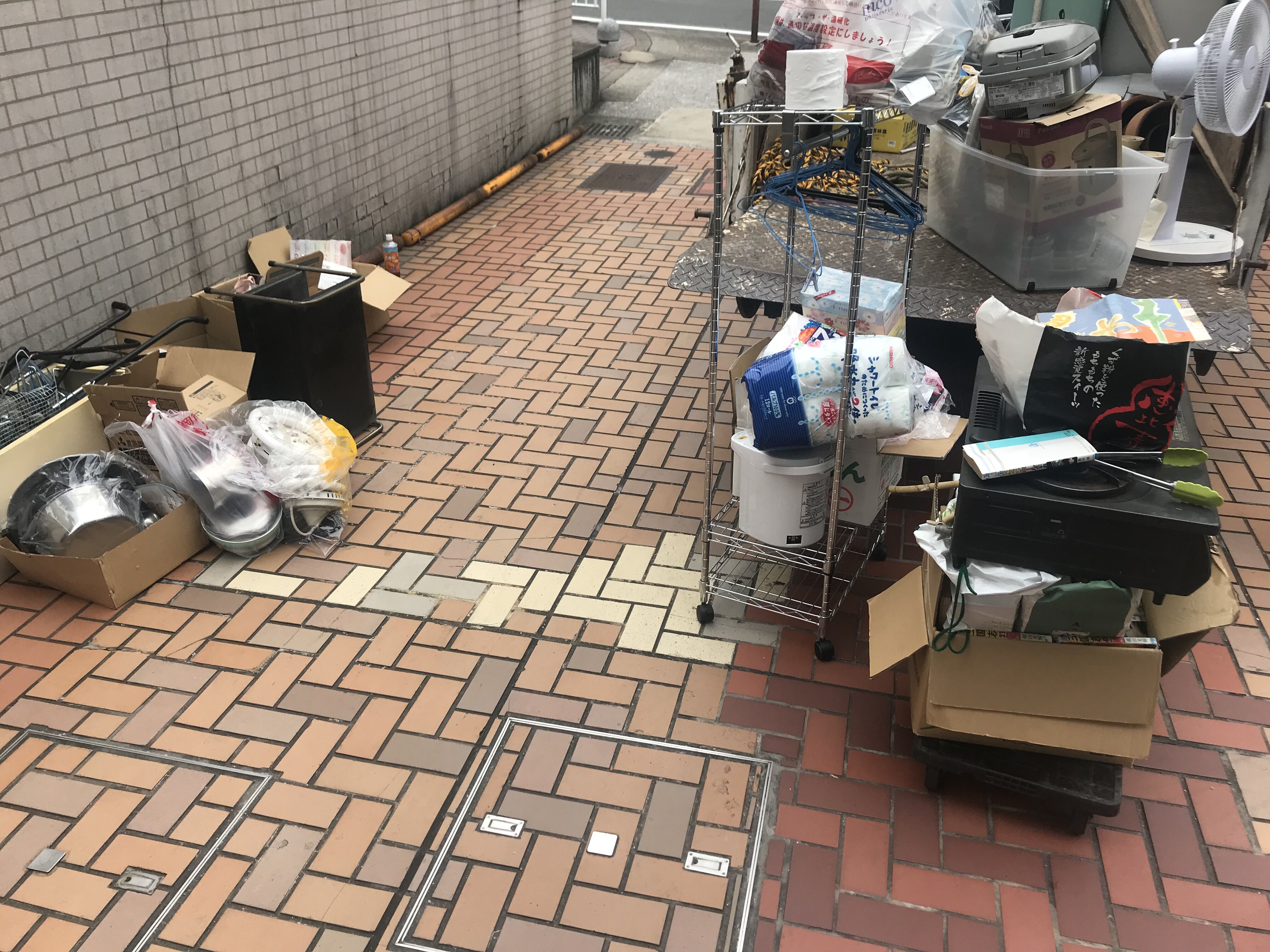 福岡県福岡市別府公団地　不用品回収作業　前