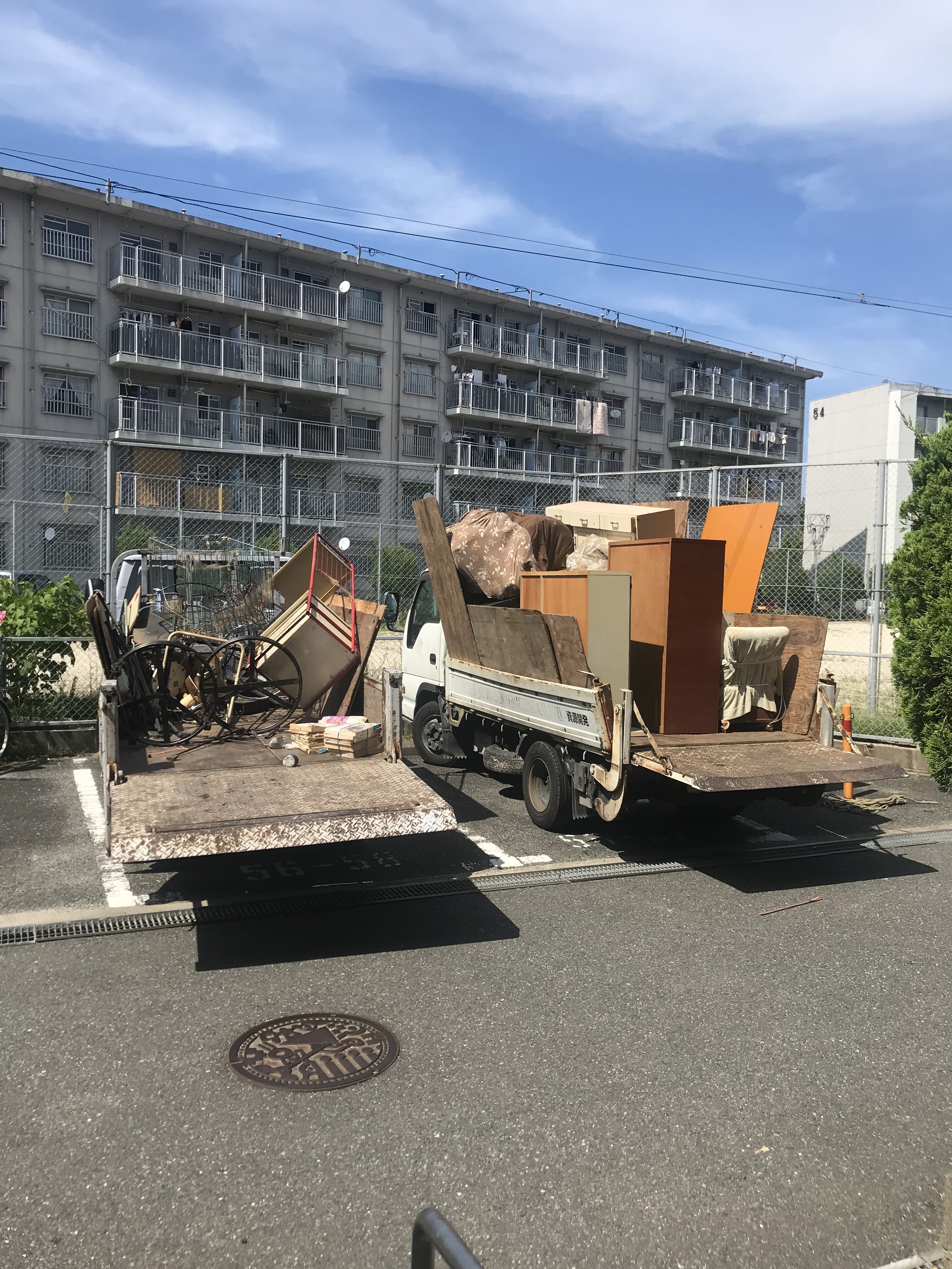 お引っ越しと不用品回収作業中