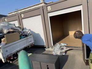 福岡市東区松島 コンテナ倉庫 不用品回収 バンパー タイヤ