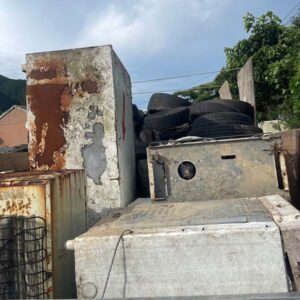 北九州市戸畑区にて。長年放置された家電やタイヤの回収作業後写真