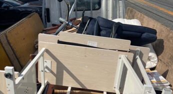福岡市早良区でオフィスの不用品回収、テーブル、ソファなどを回収しました