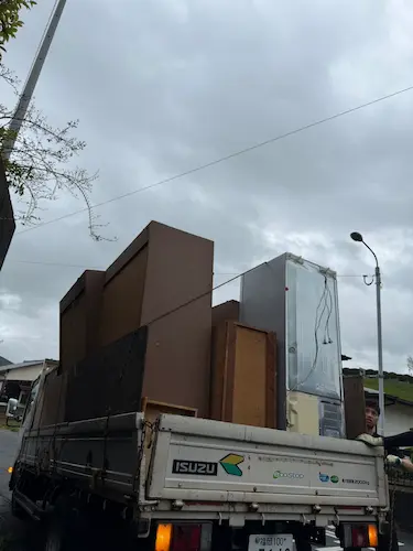 福岡市東区の一軒家まるごと片付け作業——タンス、冷蔵庫など積み込んだ様子（総額28万円で1日完了）
