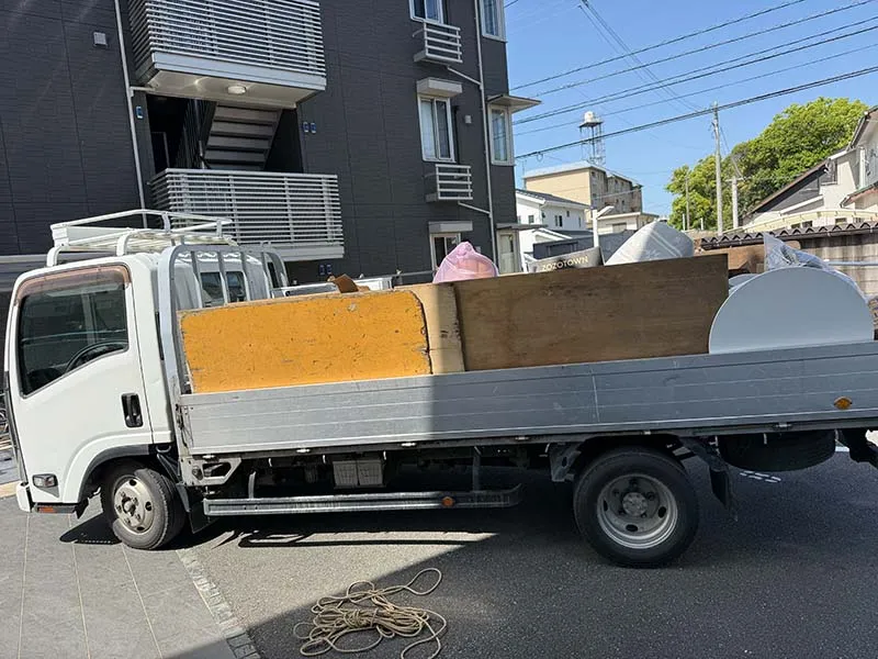 福岡市東区　生前整理で積み込んだ大型家具類