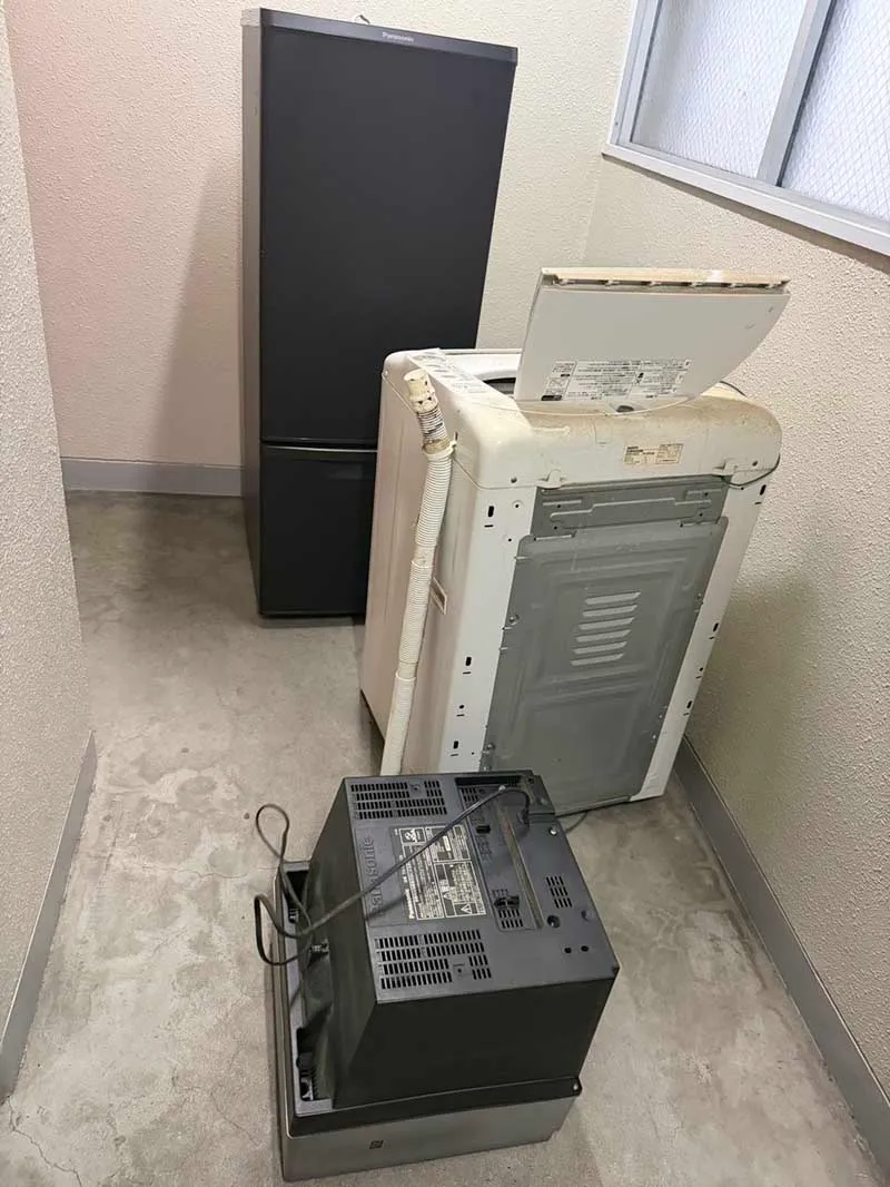 半道橋で回収したブラウン管テレビ、洗濯機、冷蔵庫